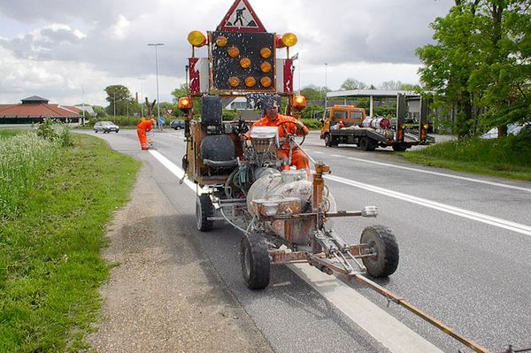 Tinta para marcação rodoviária de secagem rápida