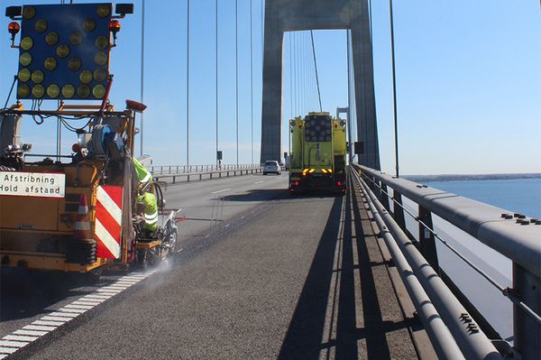 Tinta acrílica para marcação rodoviária a frio