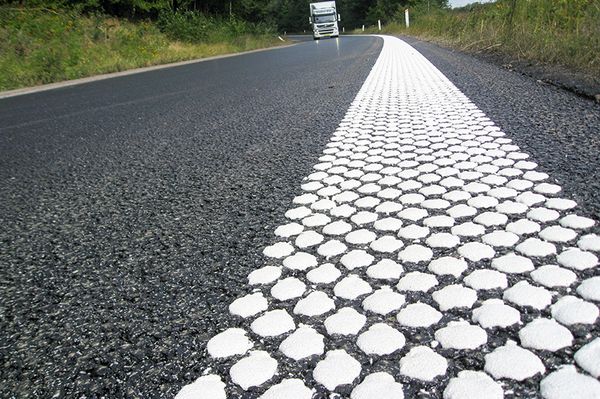 Marcação rodoviária refletora