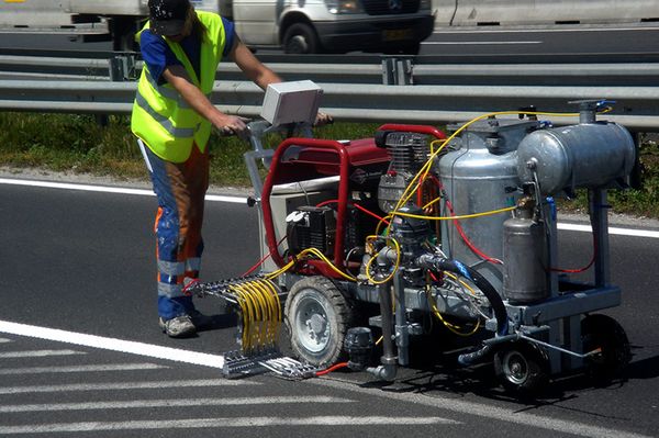 Marcação com tinta acrílica para aplicação a frio